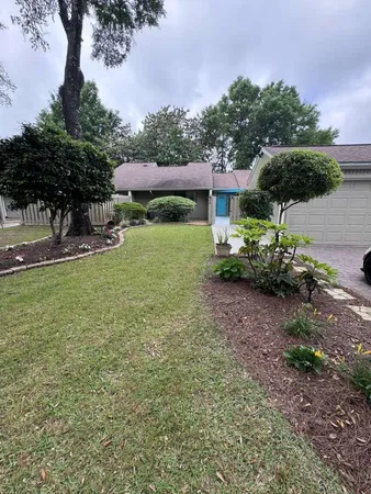 a view of a house with a yard