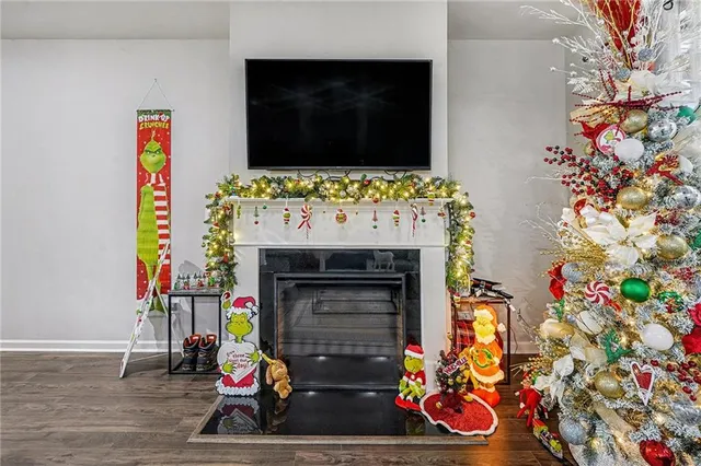 a view of entryway with an outdoor space