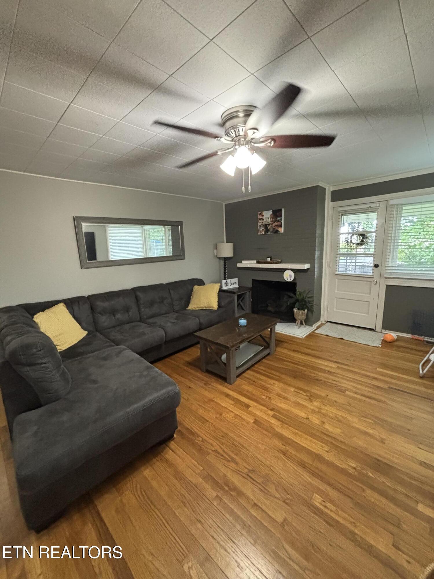 107 Porter Road Oak Ridge, TN 37830 - Photo 6 of 23 Living room