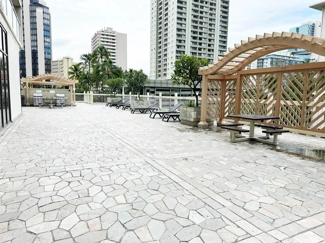 $1,950 | 445 Seaside Avenue, Unit 4204, Honolulu, HI 96815