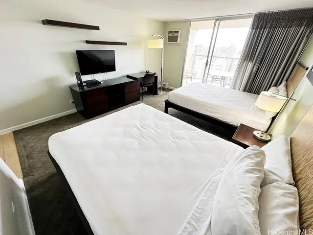 $1,950 | 445 Seaside Avenue, Unit 4204, Honolulu, HI 96815