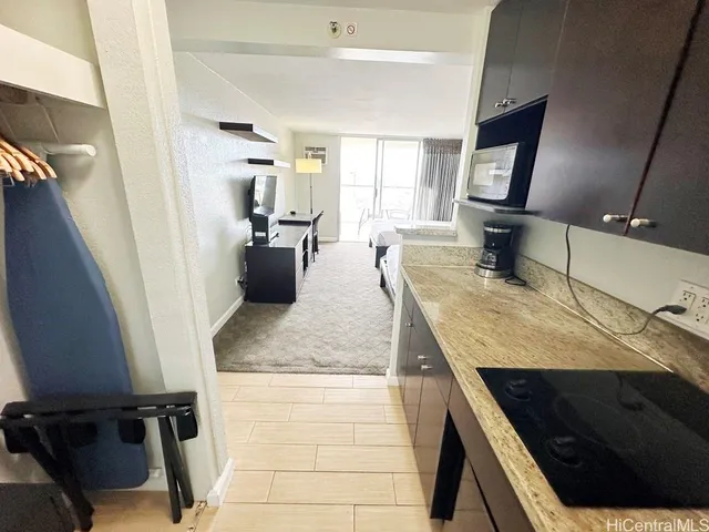 $1,950 | 445 Seaside Avenue, Unit 4204, Honolulu, HI 96815