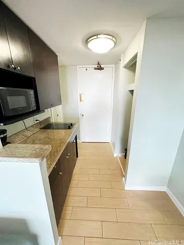 $1,950 | 445 Seaside Avenue, Unit 4204, Honolulu, HI 96815