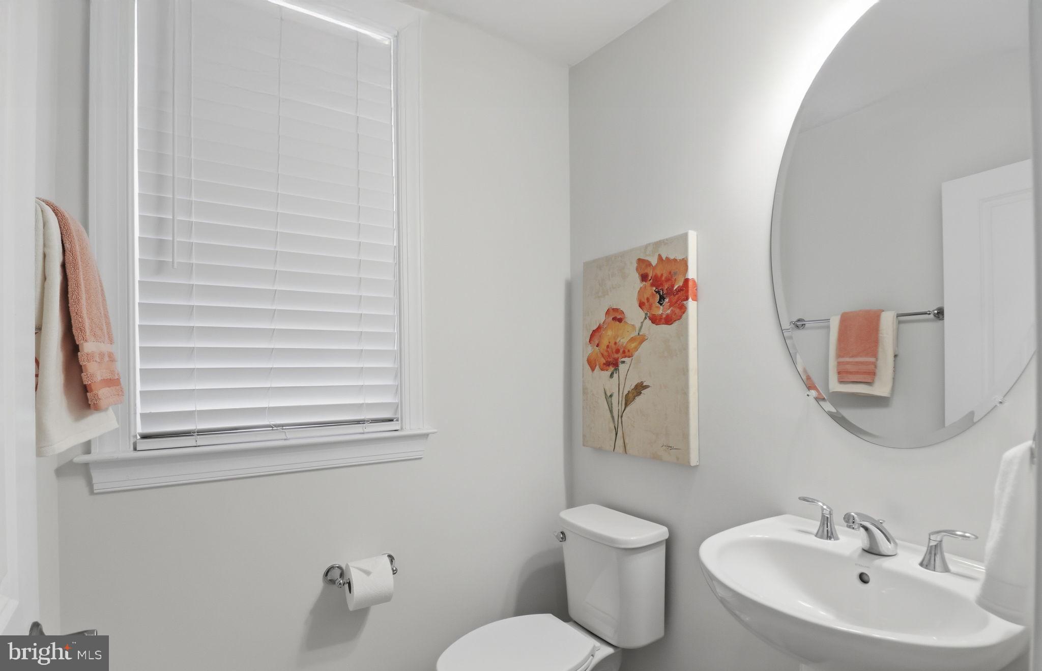 13806 Litespeed Way Gainesville, VA 20155 - Photo 14 of 22 a bathroom with a toilet a sink and mirror