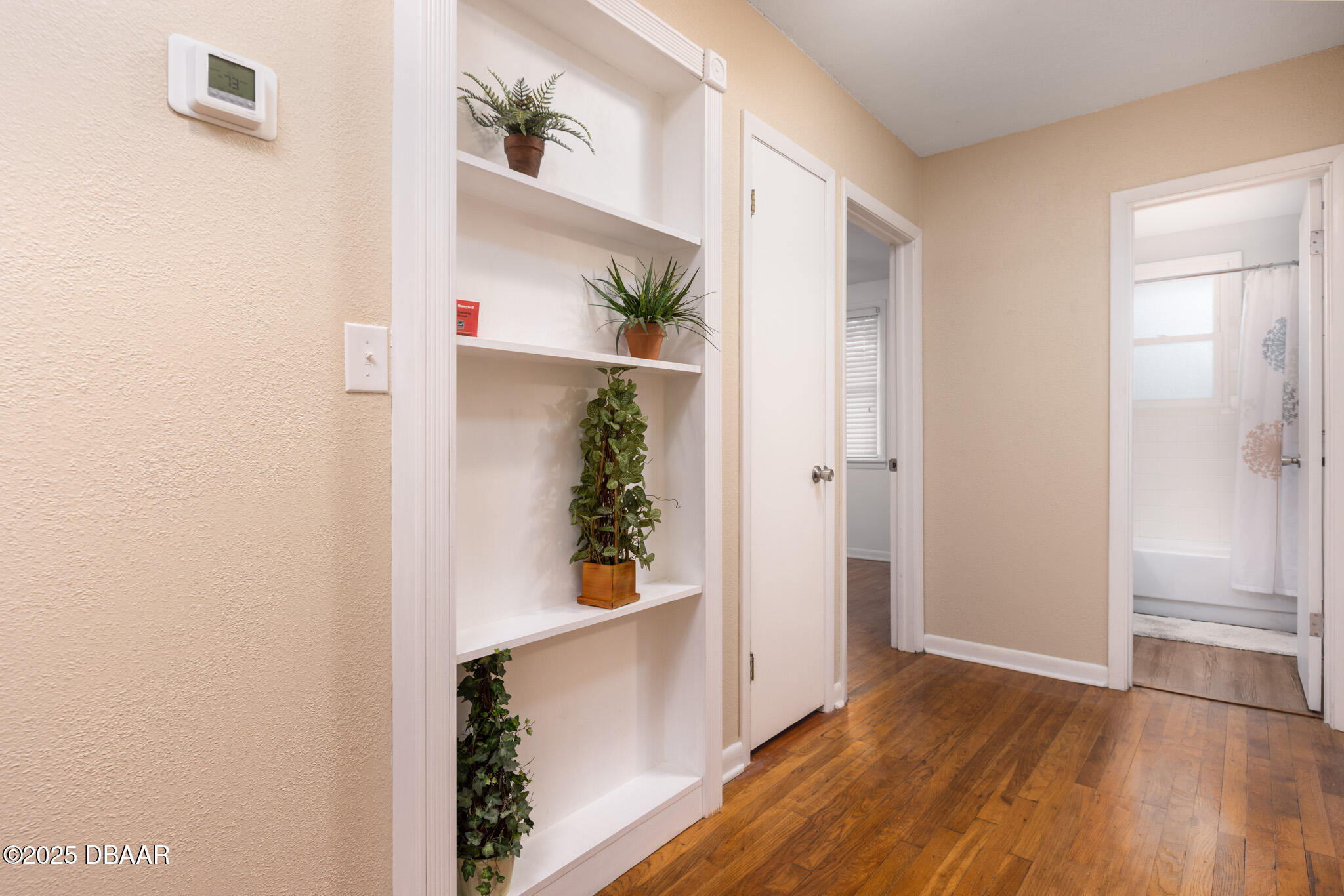 7915 Breezy Point Road East, Unit W Melrose, FL 32666 - Photo 24 of 36 a view of an entryway with wooden floor