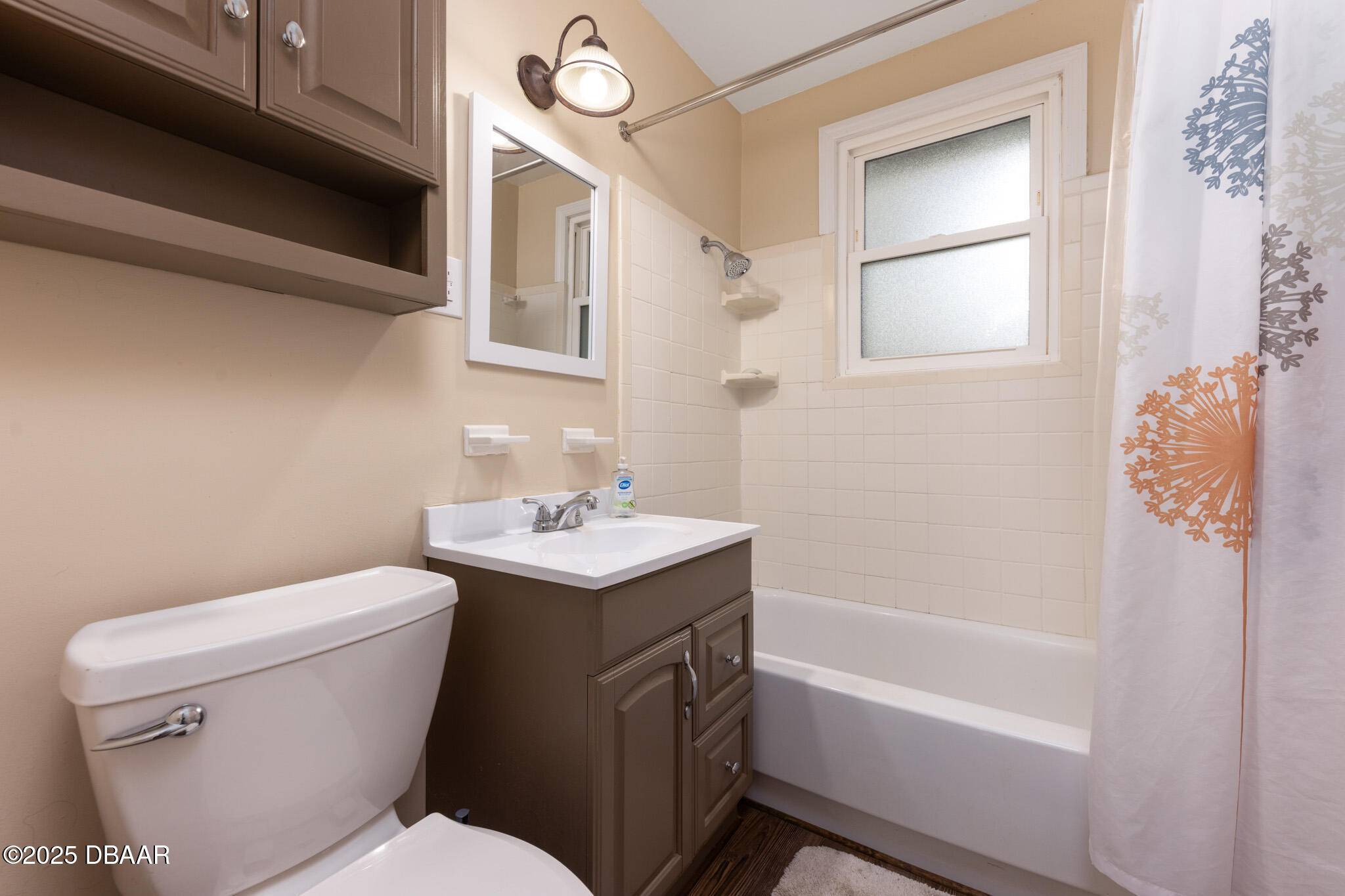 7915 Breezy Point Road East, Unit W Melrose, FL 32666 - Photo 6 of 36 a bathroom with a sink a toilet and shower