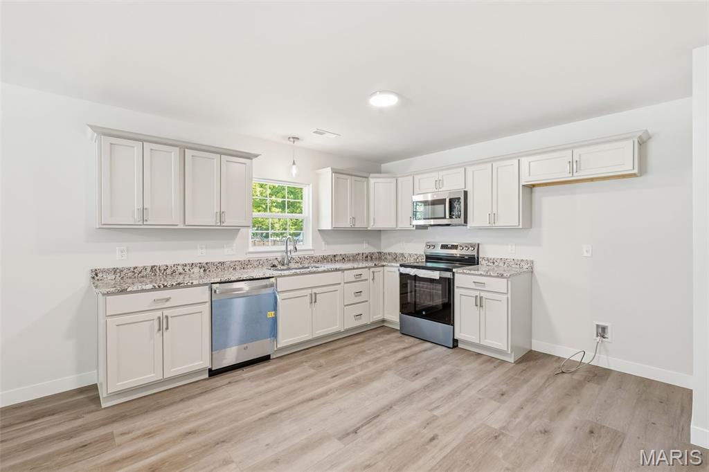 256 Walnut Street Hawk Point, MO 63349 - Photo 12 of 35