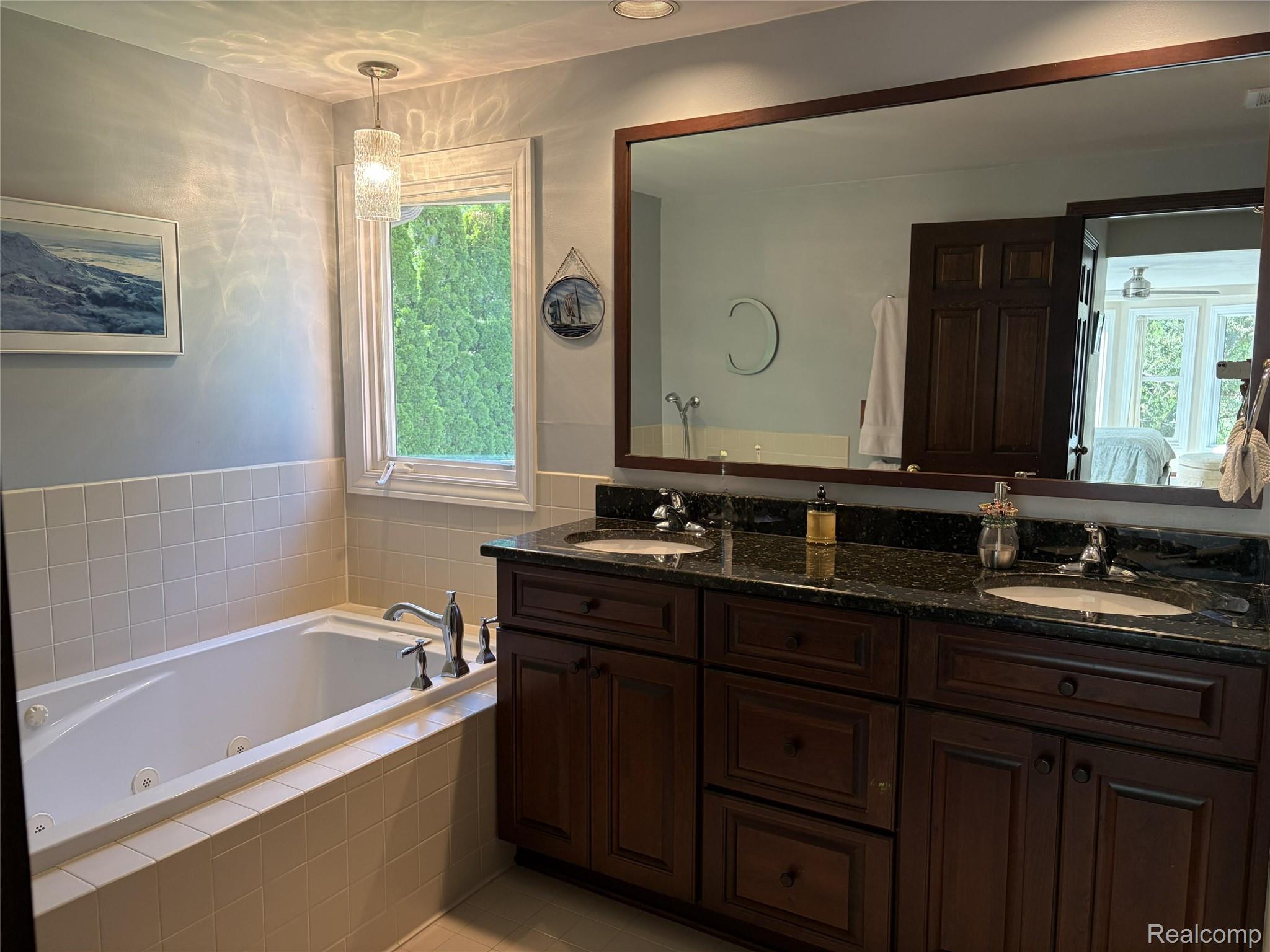 2534 Topsham Drive Rochester, MI 48306 - Photo 16 of 21 16_beyc6a2dcff78b15c.jpg