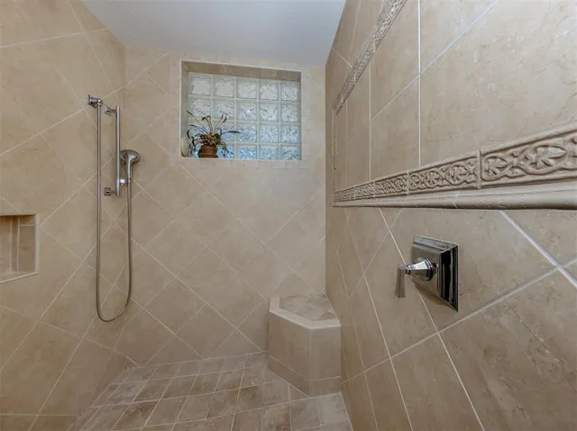 $1,200,000 | 300 Stone Briar Creek Drive, Venice, FL 34292