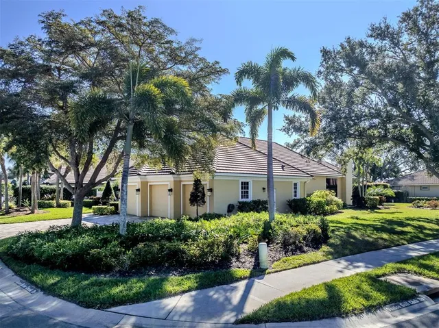 $1,200,000 | 300 Stone Briar Creek Drive, Venice, FL 34292