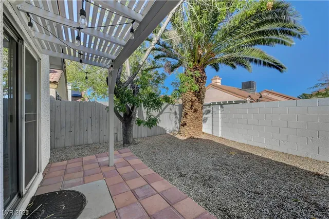 $350,000 | 2720 Cathedral Lane, Las Vegas, NV 89108