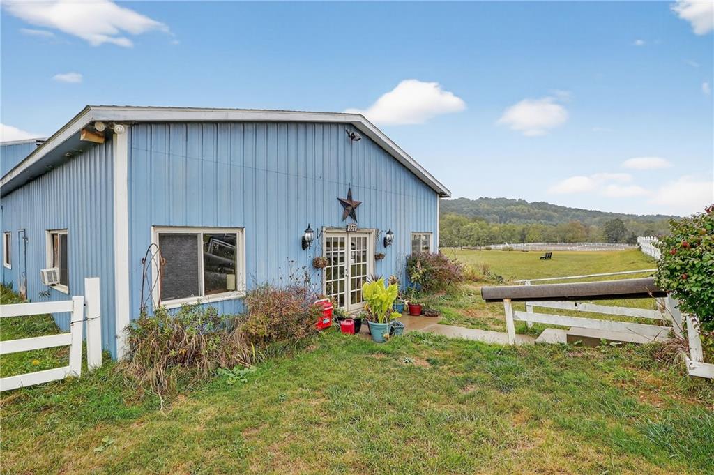 332 Overbrook Road Valencia, PA 16059 - Photo 21 of 50 a backyard of a house with table and chairs
