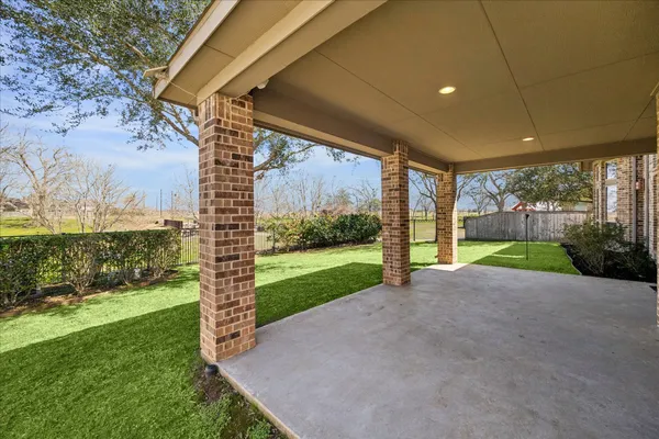 a view of a house with backyard and porch