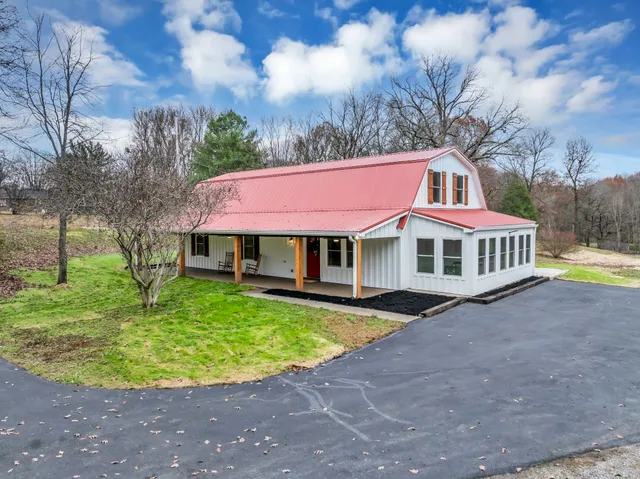 $799,000 | 372 Lee Road, Cottontown, TN 37048