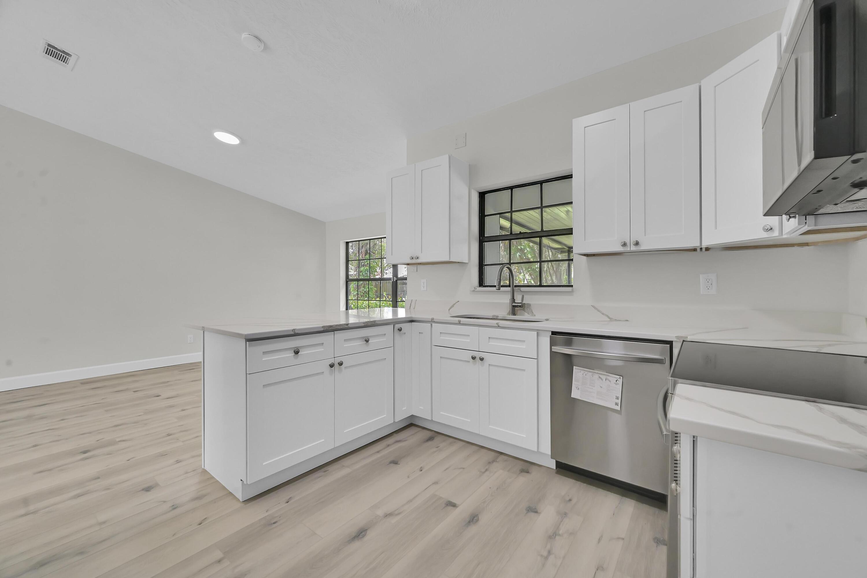 6318 Lenape Street Fort Pierce, FL 34982 - Photo 12 of 38 Z63_3698
