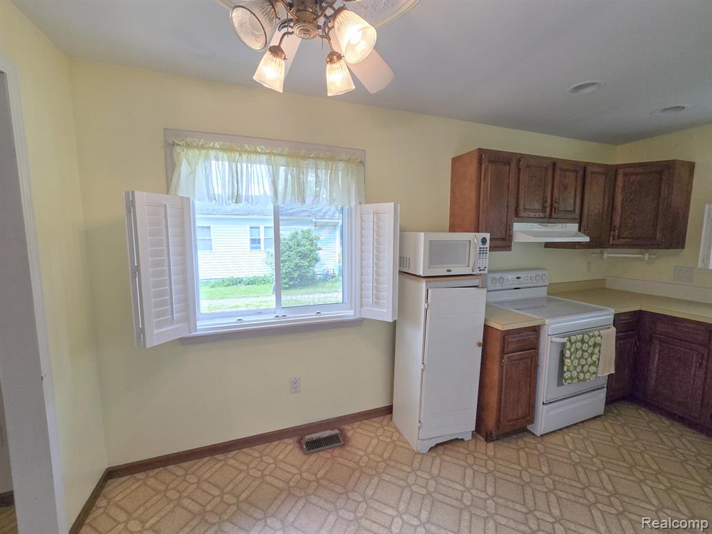 12929 Matthews Street Carleton, MI 48117 - Photo 15 of 64