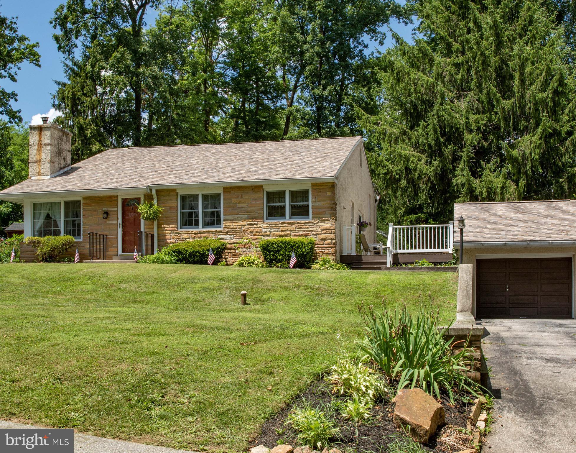 29 Marian Road Phoenixville, PA 19460 - Photo 2 of 32 detached garage