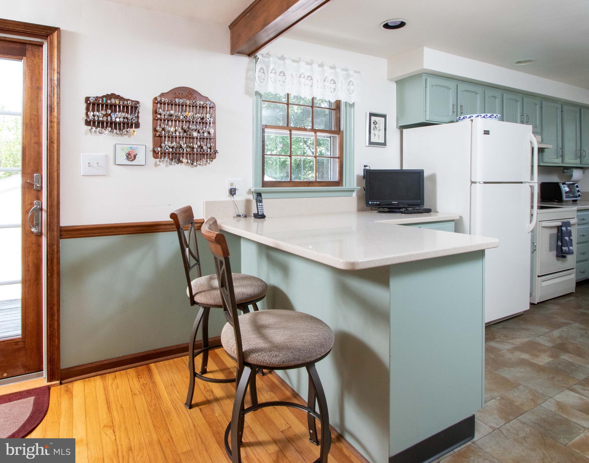 29 Marian Road Phoenixville, PA 19460 - Photo 11 of 32 kitchen breakfast counter