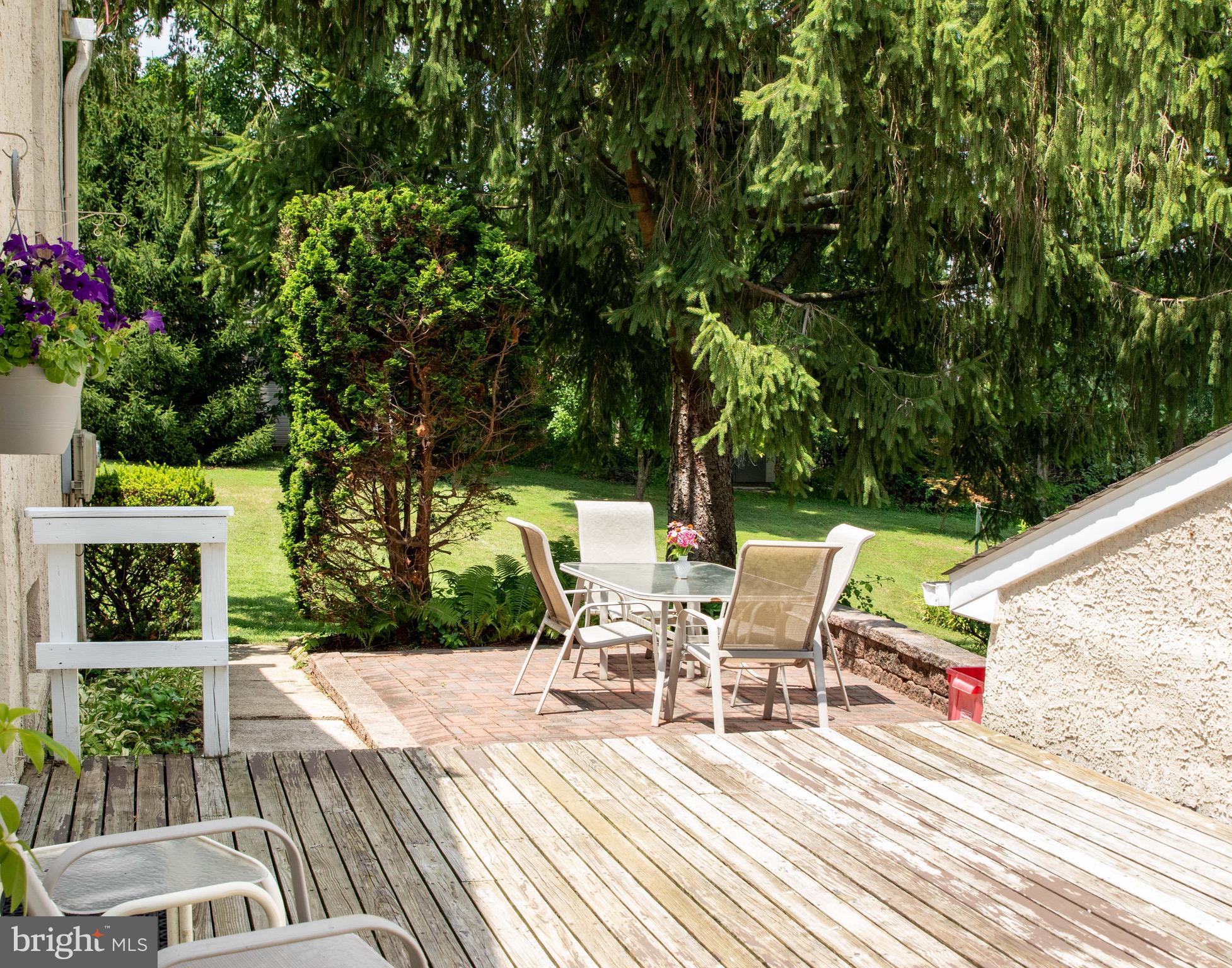 29 Marian Road Phoenixville, PA 19460 - Photo 5 of 32 Side Deck off of breakfast room