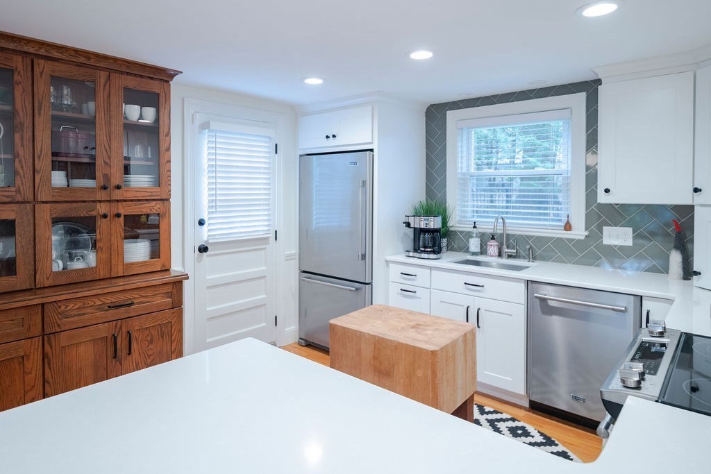 6 Ledgewood Road Boston, MA 02132 - Photo 5 of 22 Gallery Image 5