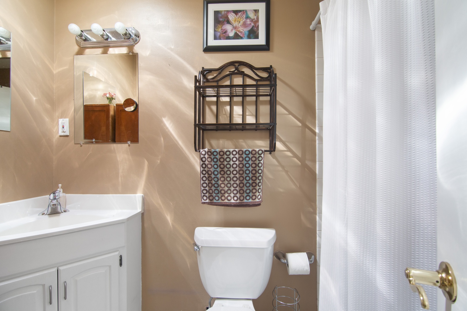 936 Pebble Drive Wheeling, IL 60090 - Photo 17 of 27 a bathroom with a sink and a mirror