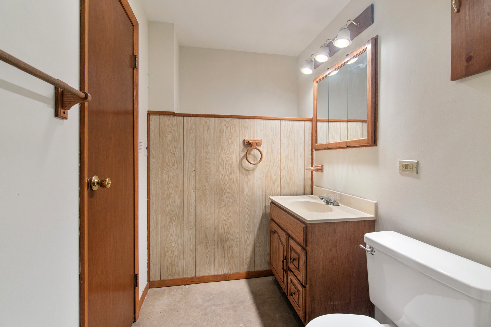 936 Pebble Drive Wheeling, IL 60090 - Photo 18 of 27 a bathroom with a sink a toilet a mirror and shower