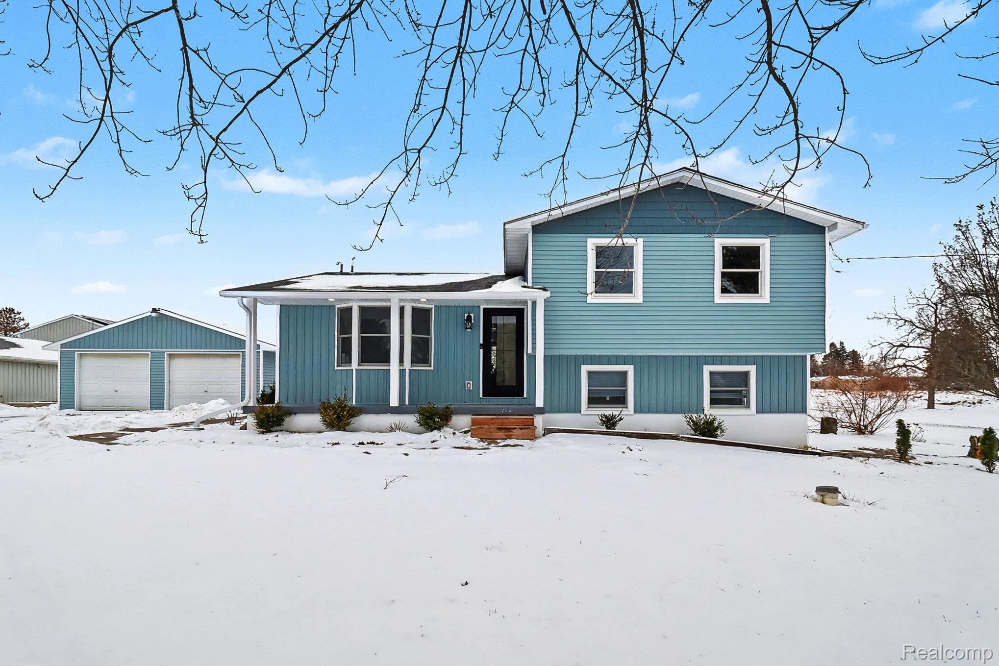 13933 Bliven Road Byron, MI 48418 - Photo 4 of 35 004_file_46.jpg