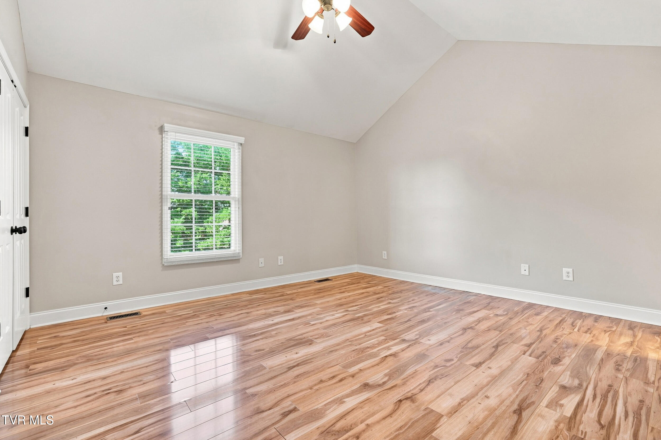601 West Mountainview Road, Unit 402 Johnson City, TN 37604 - Photo 12 of 30 12_601 w mountainview rd-18