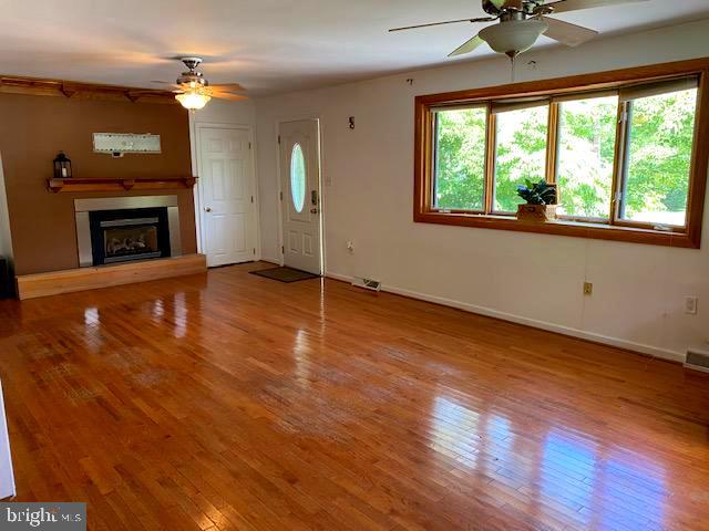 9 Creek Road Lumberton, NJ 08048 - Photo 11 of 26 Living Room