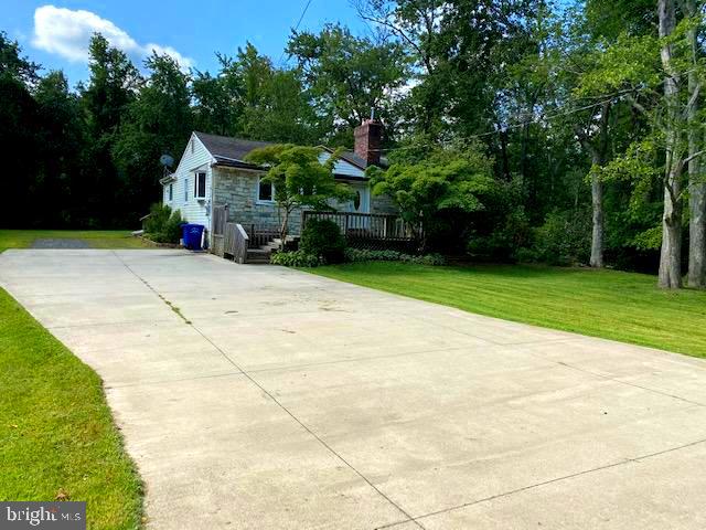 9 Creek Road Lumberton, NJ 08048 - Photo 4 of 26 Front Driveway and House