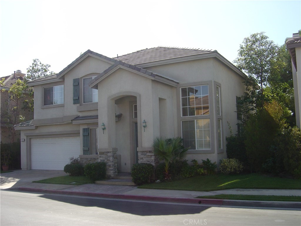 3095 Promenade Costa Mesa, CA 92626 - Photo 4 of 10 a front view of a house with garden