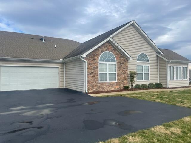 376 Villa View Point Johnson City, TN 37604 - Photo 2 of 29 Parking and 2 car garage