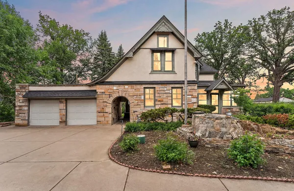 $725,000 | 231 Isabel Street West, St. Paul, MN 55107