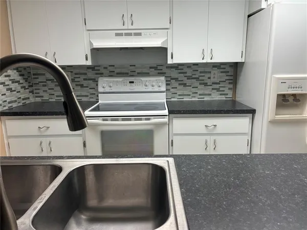 $2,600 | 11275 90th Terrace, Seminole, FL 33772