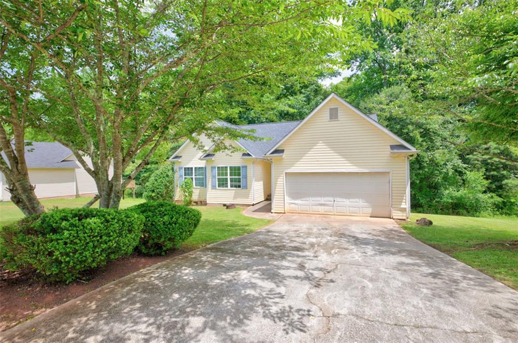 640 Gatewood Way Monroe, GA 30656 - Photo 2 of 37