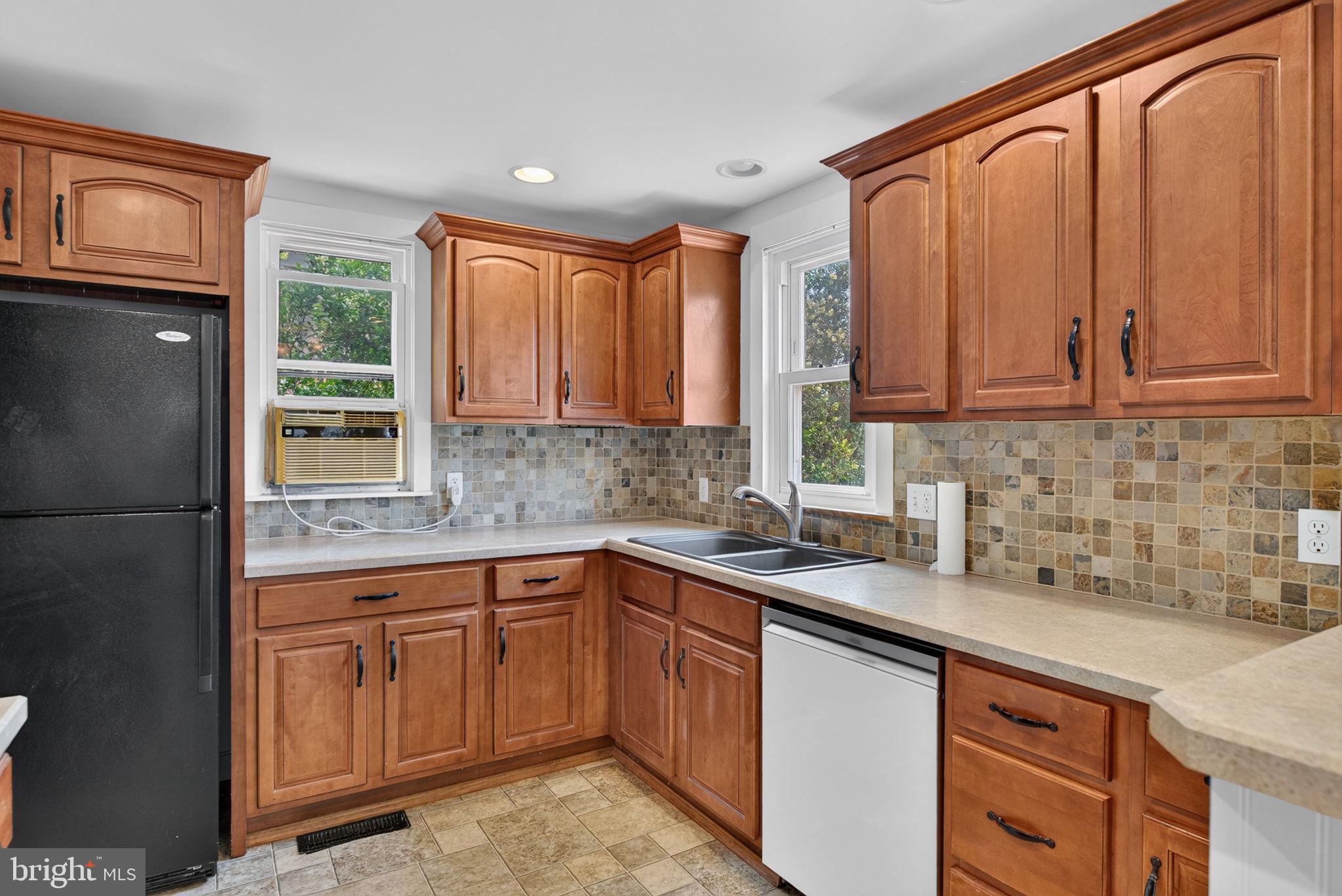 990 Maple Street Lititz, PA 17543 - Photo 9 of 37