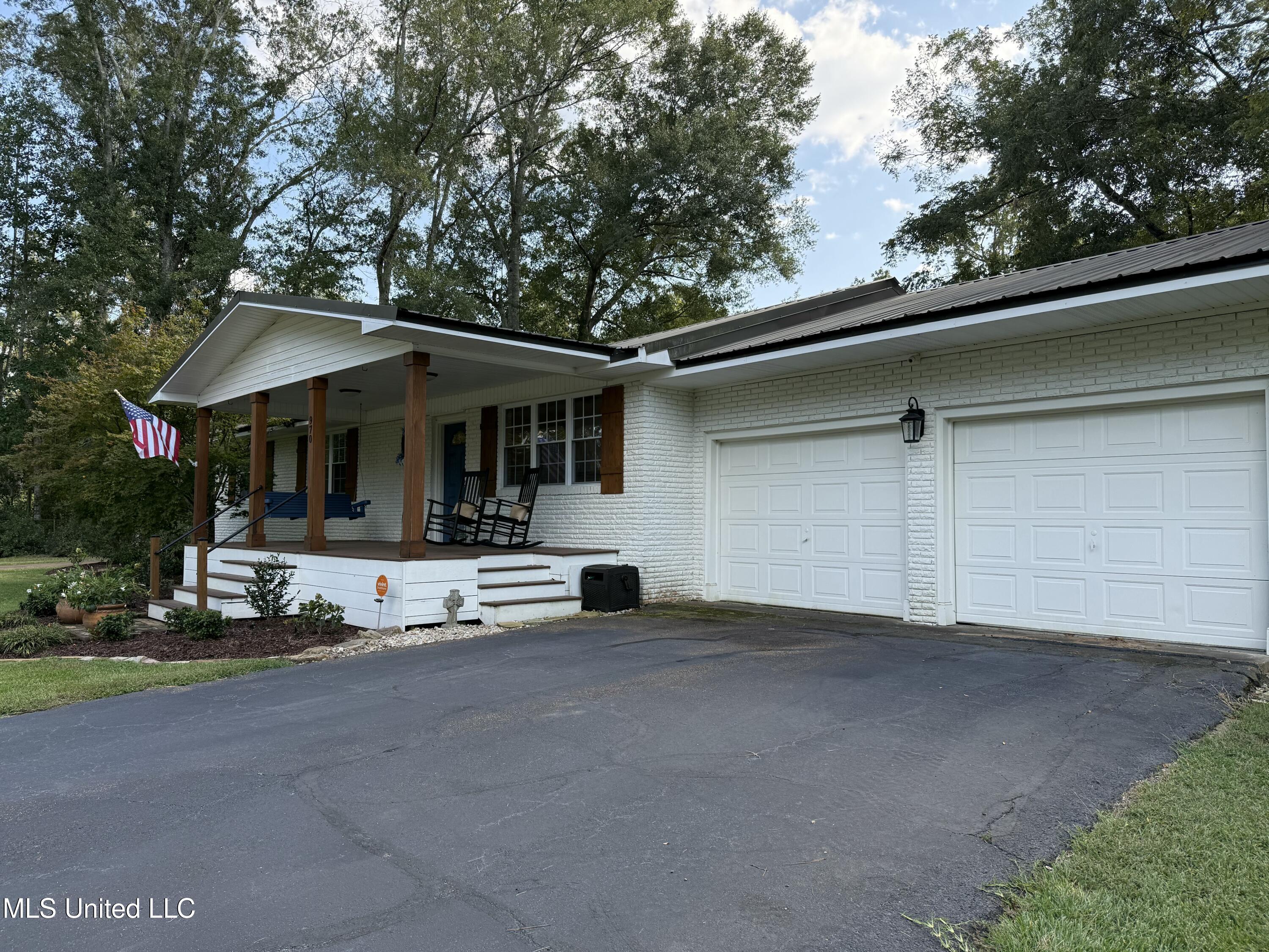970 Greenview Trail Northeast Brookhaven, MS 39601 - Photo 4 of 36 IMG_1158