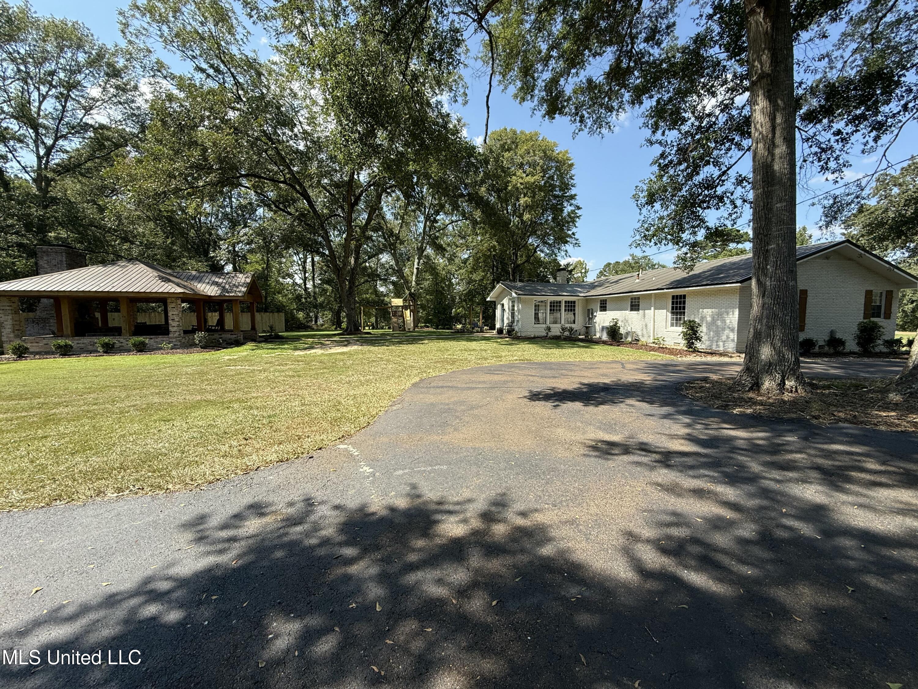 970 Greenview Trail Northeast Brookhaven, MS 39601 - Photo 7 of 36 IMG_1120