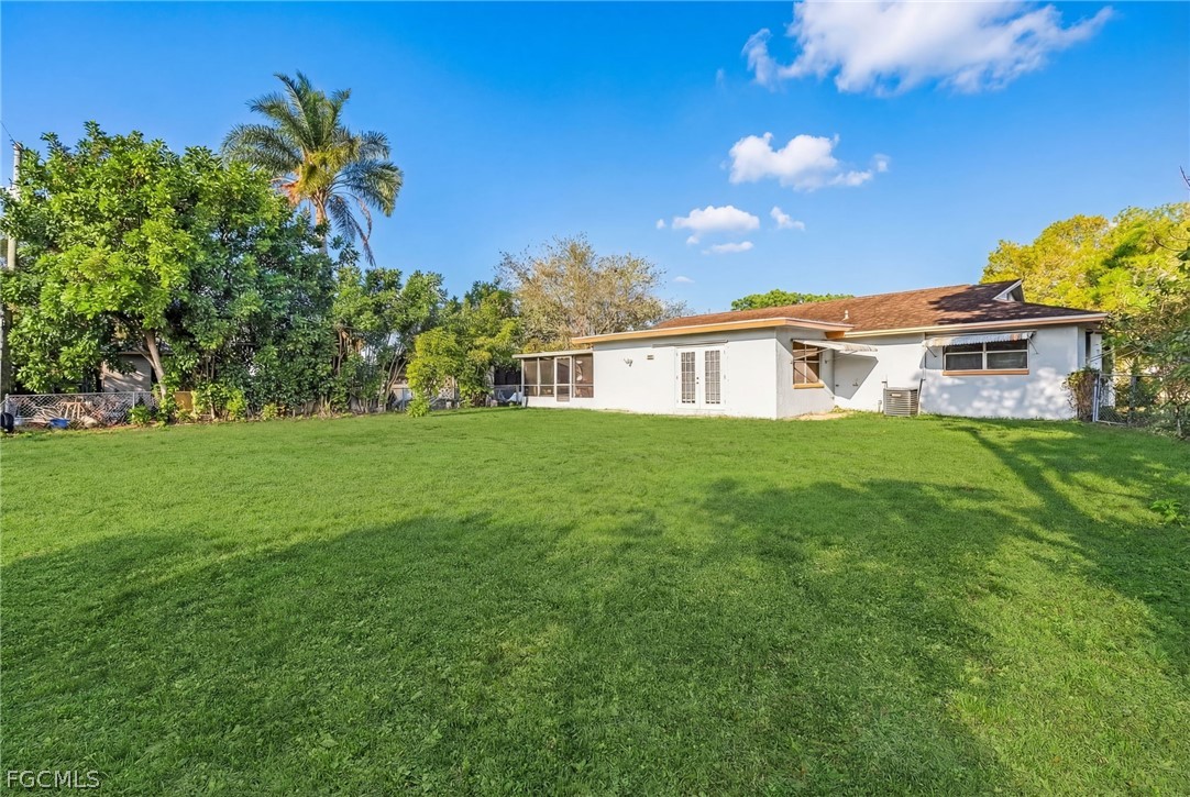 2119 Hibiscus Road Fort Myers, FL 33905 - Photo 4 of 28
