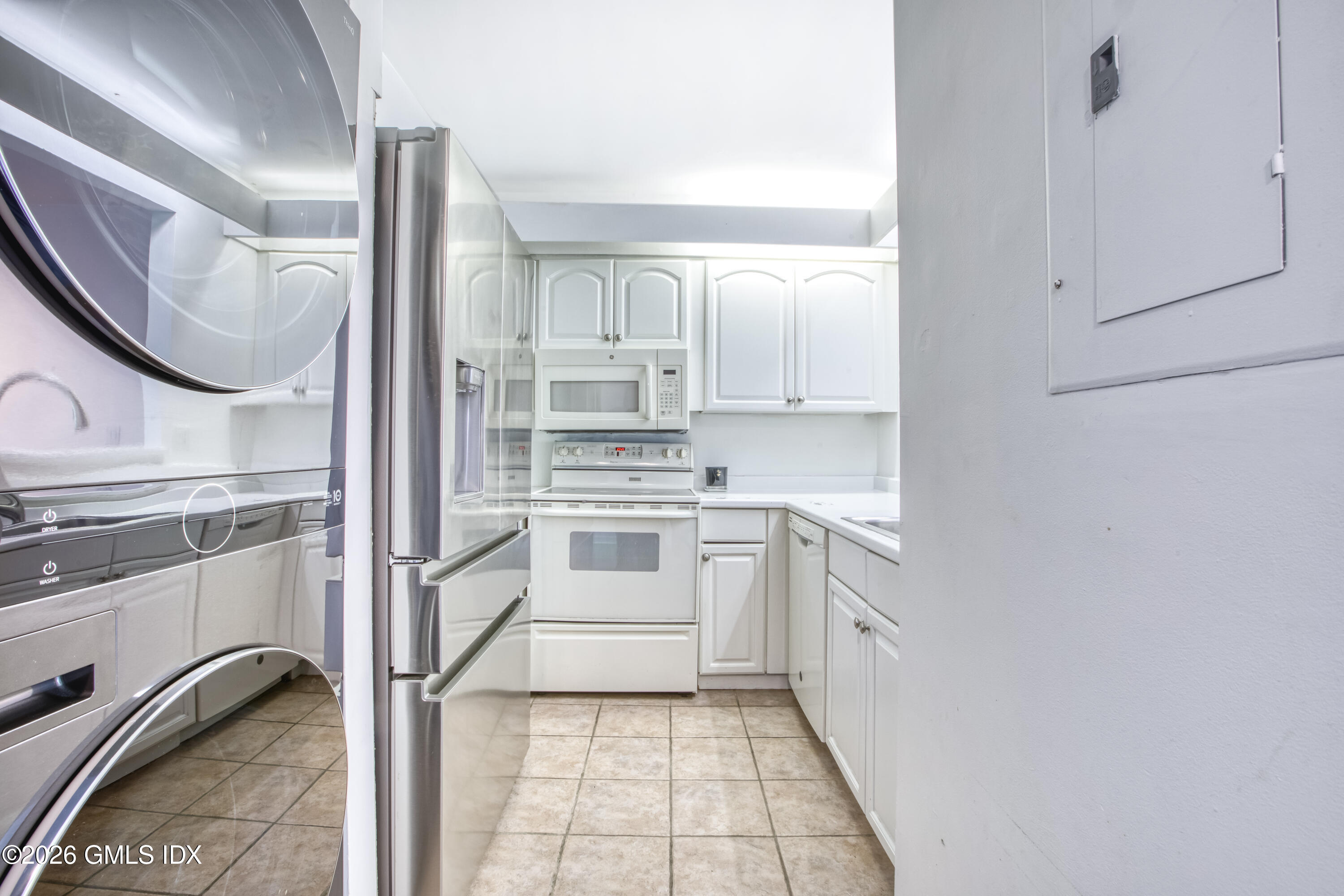 1465 East Putnam Avenue, Unit 327 Riverside, CT 06878 - Photo 7 of 32 1465 E Putnam Ave 327 (15)-20