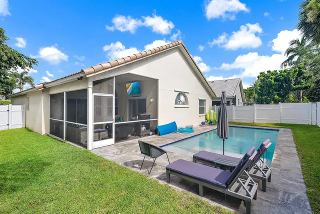 a view of outdoor space yard and patio