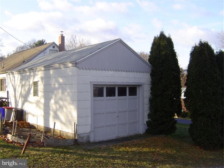 813 Cameron Street Shillington, PA 19607 - Photo 11 of 14 Garage