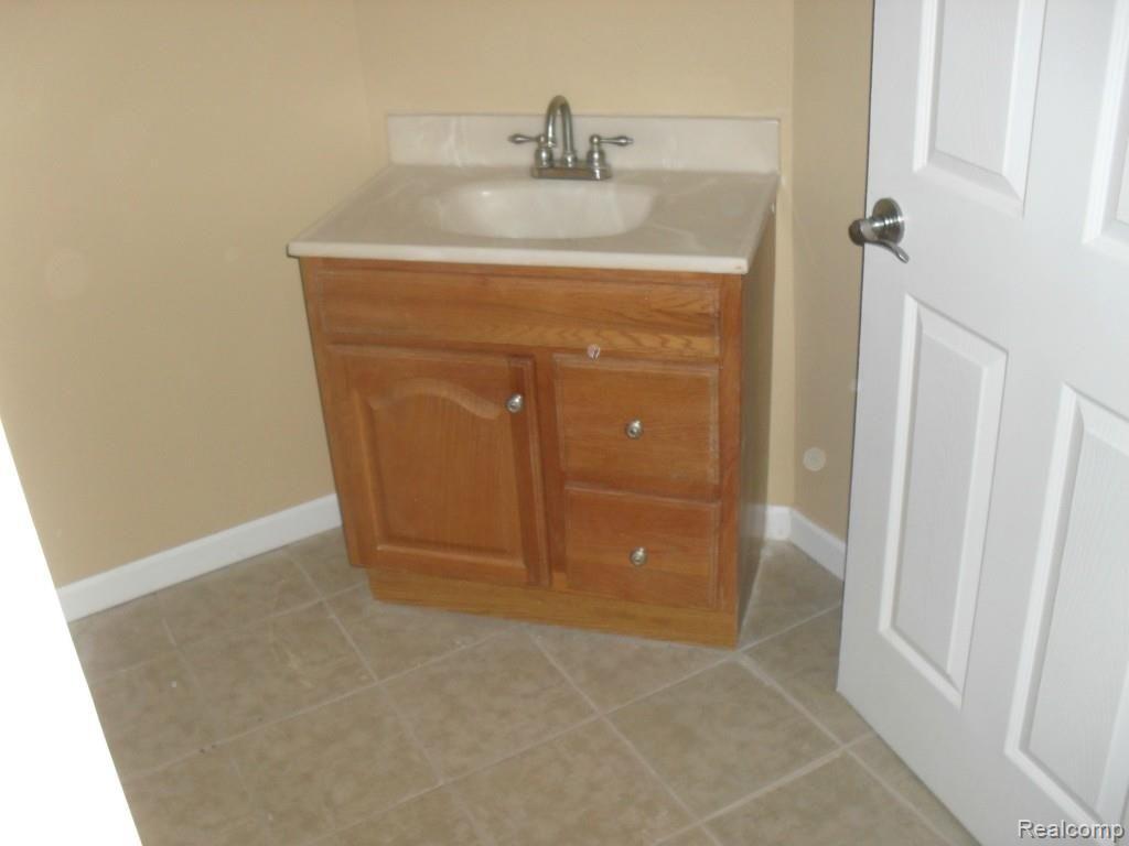 17025 Martin Road Roseville, MI 48066 - Photo 29 of 31 martin 029.jpg