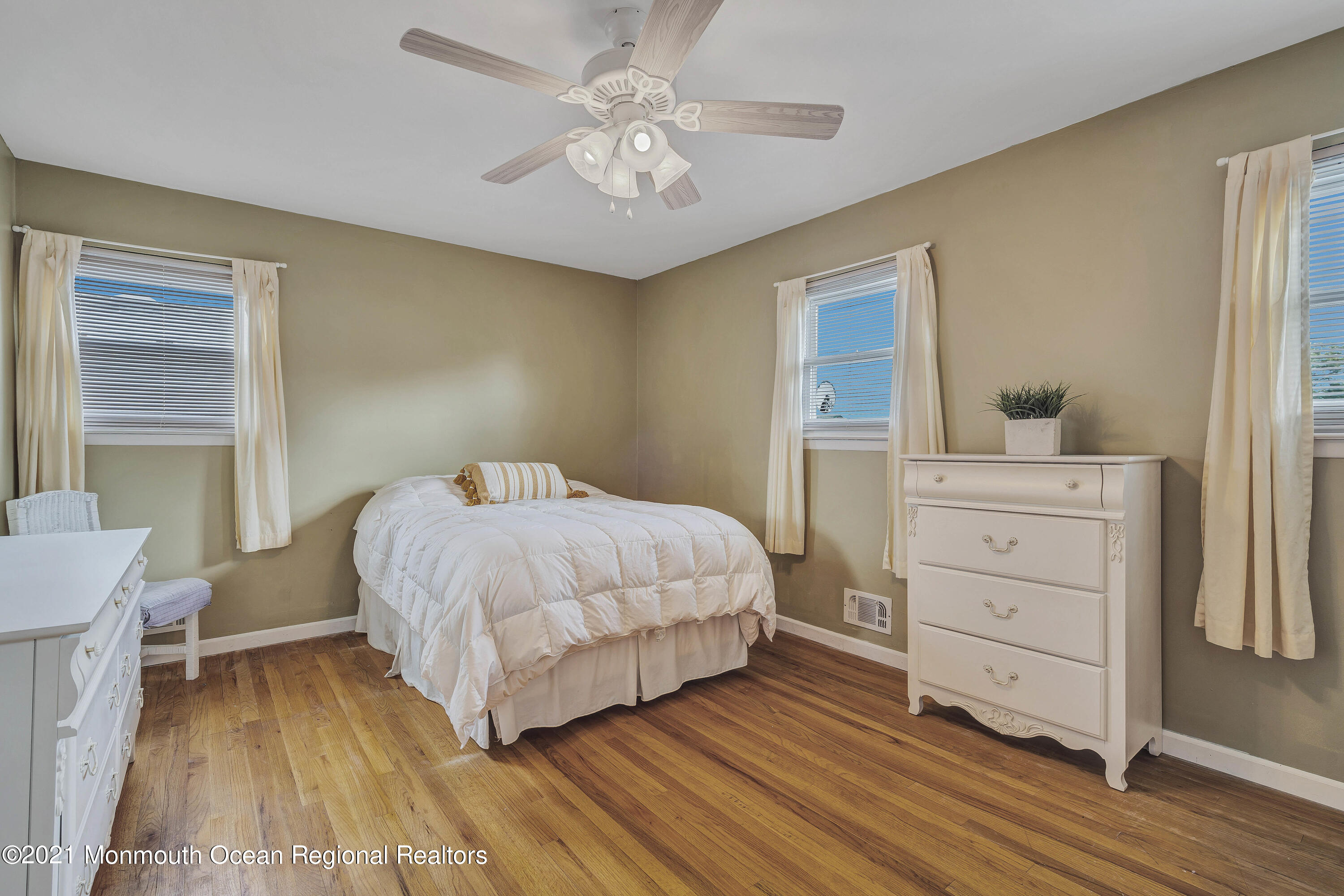 14 Tralee Road Hazlet, NJ 07730 - Photo 14 of 20 035_dsc01415