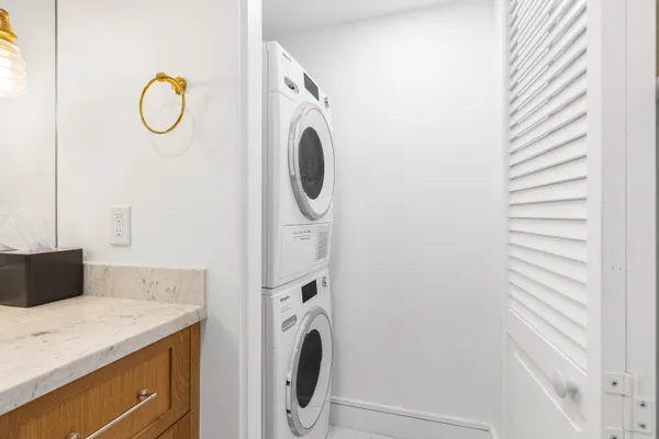$869,000 | 3301 South Ocean Boulevard, Unit 810, Highland Beach, FL 33487