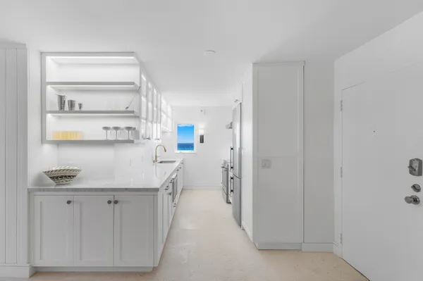 $869,000 | 3301 South Ocean Boulevard, Unit 810, Highland Beach, FL 33487