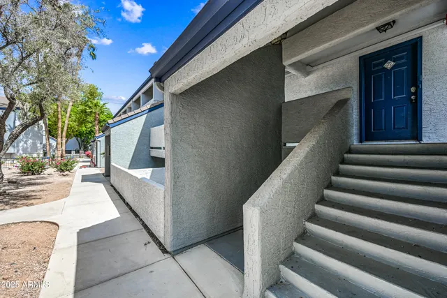 $1,900 | 1331 West Baseline Road, Unit 219, Mesa, AZ 85202
