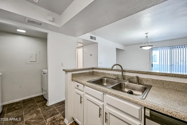 $1,900 | 1331 West Baseline Road, Unit 219, Mesa, AZ 85202