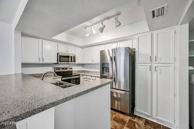 $1,900 | 1331 West Baseline Road, Unit 219, Mesa, AZ 85202