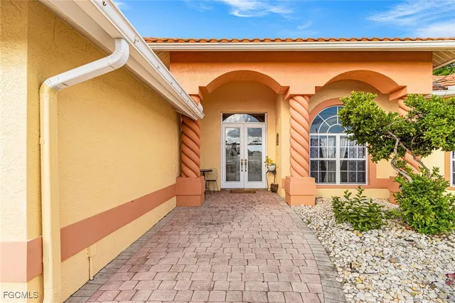 a view of building entrance